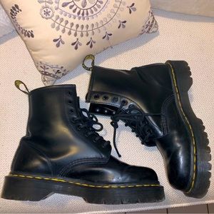 Dr. Marten’s. Black matte Boot size 7. Amazing condition.